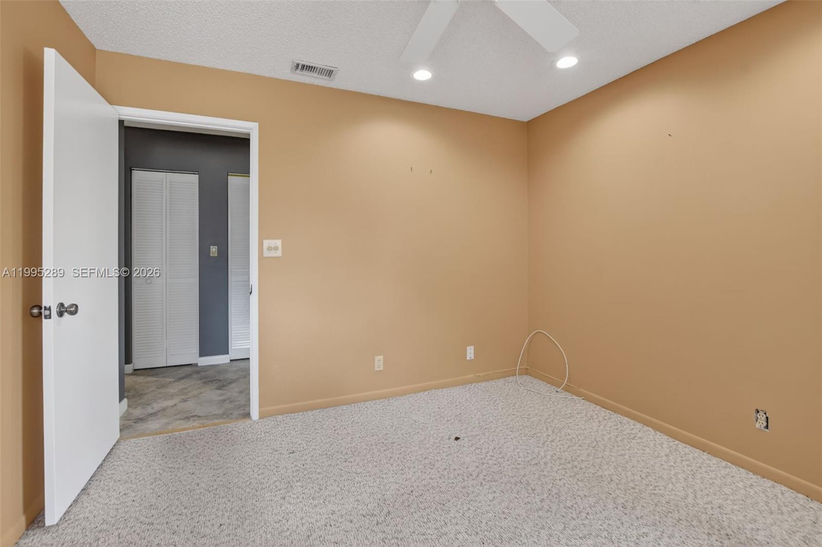 HUNTINGTON POINTE - Residential