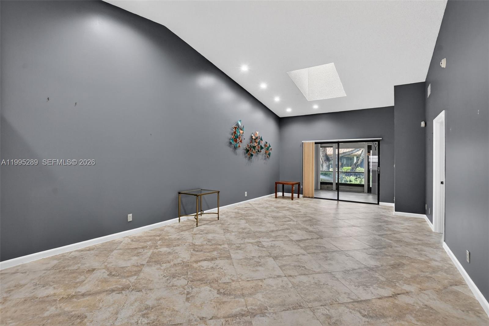 HUNTINGTON POINTE - Residential