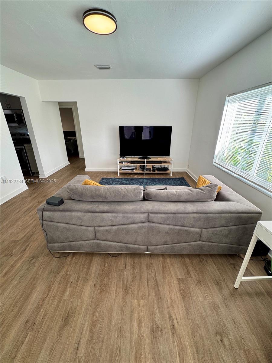 1215 NE 109th St 1215