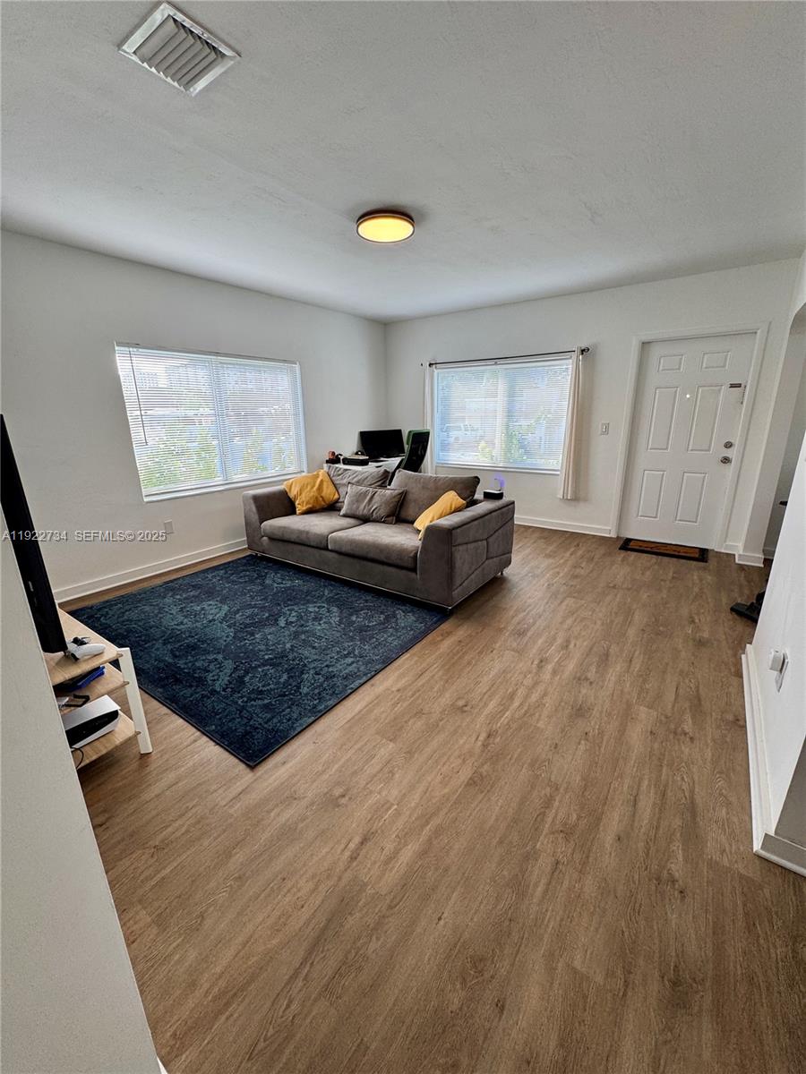 1215 NE 109th St 1215