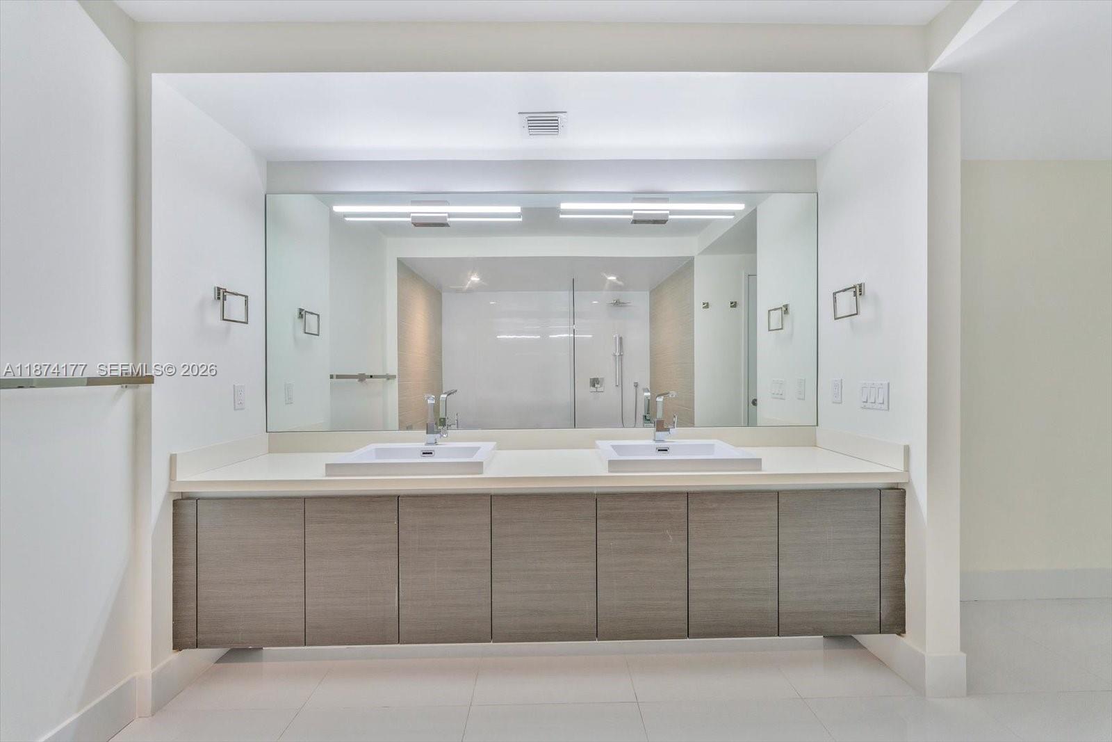 PARQUE TOWERS CONDO - Residential