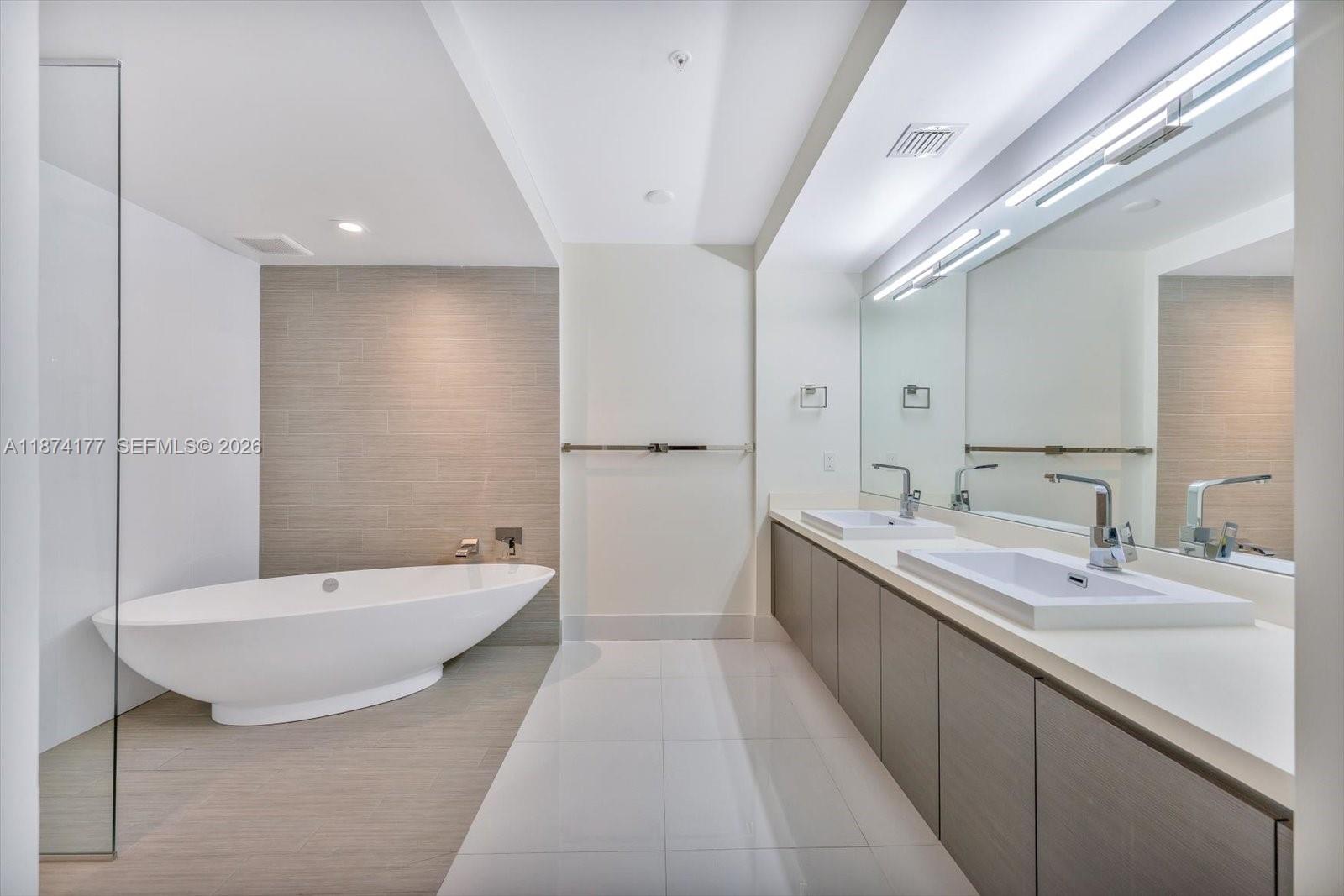 PARQUE TOWERS CONDO - Residential