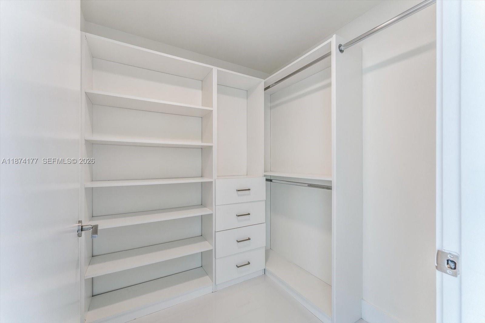 PARQUE TOWERS CONDO - Residential