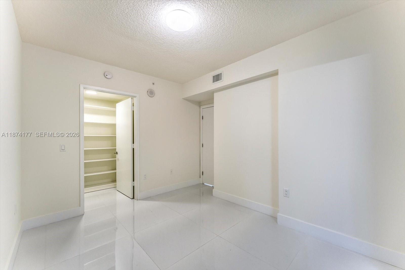 PARQUE TOWERS CONDO - Residential