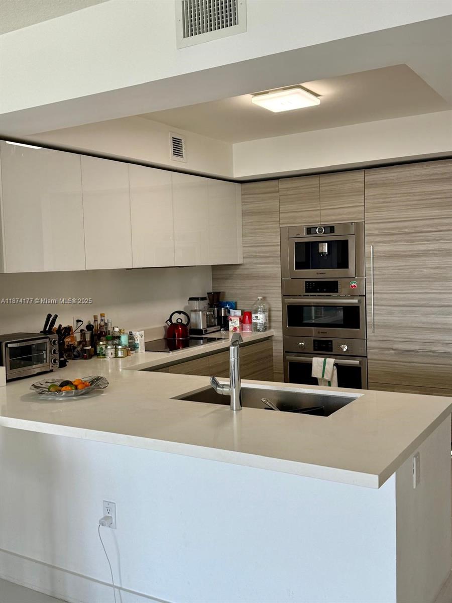 PARQUE TOWERS CONDO - Residential