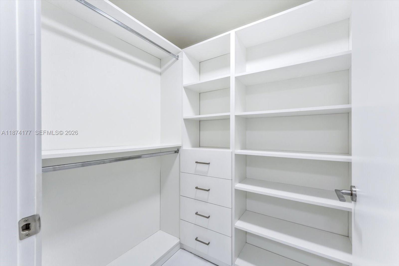 PARQUE TOWERS CONDO - Residential