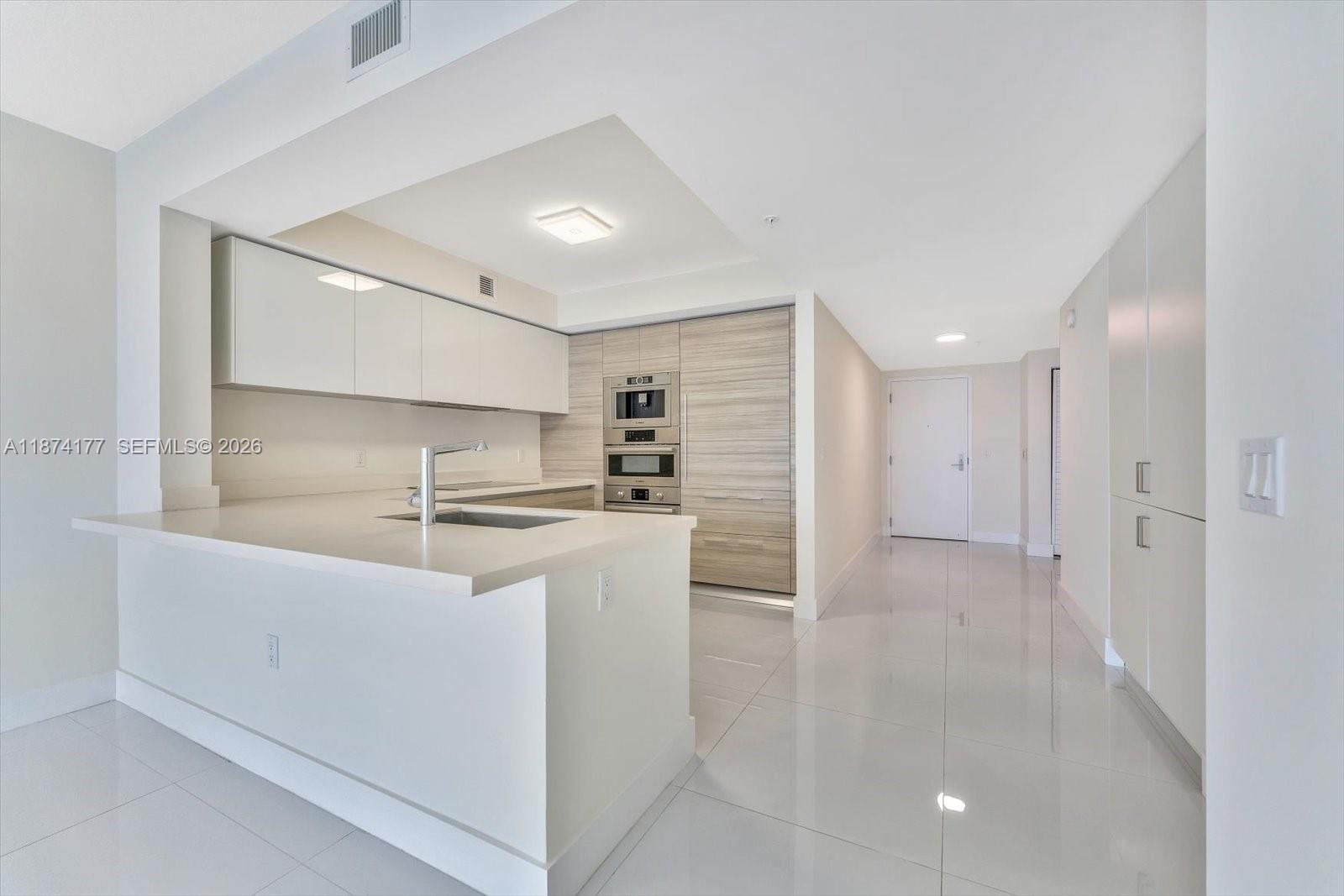 PARQUE TOWERS CONDO - Residential