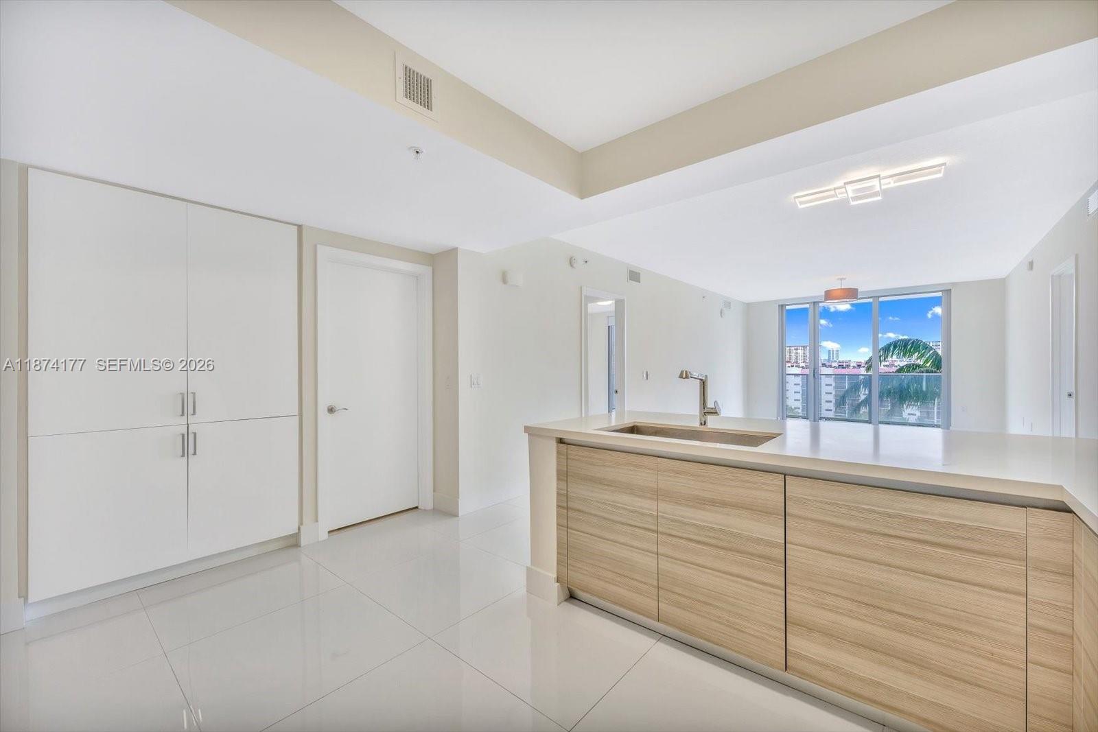 PARQUE TOWERS CONDO - Residential