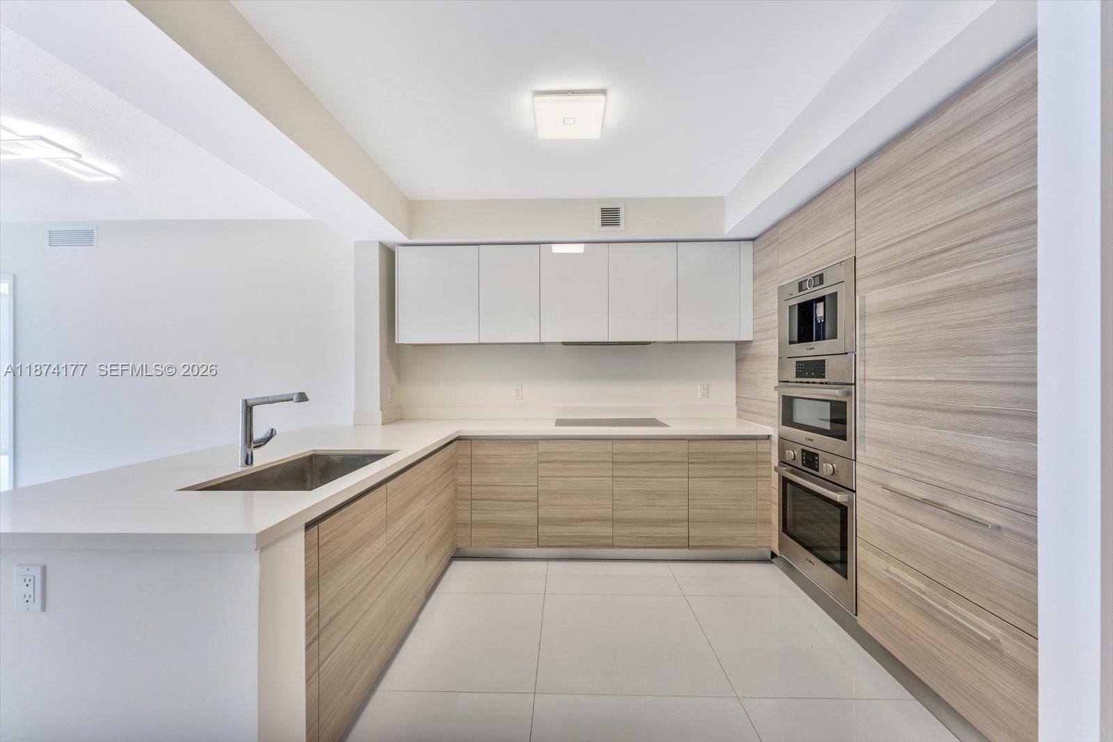 PARQUE TOWERS CONDO - Residential