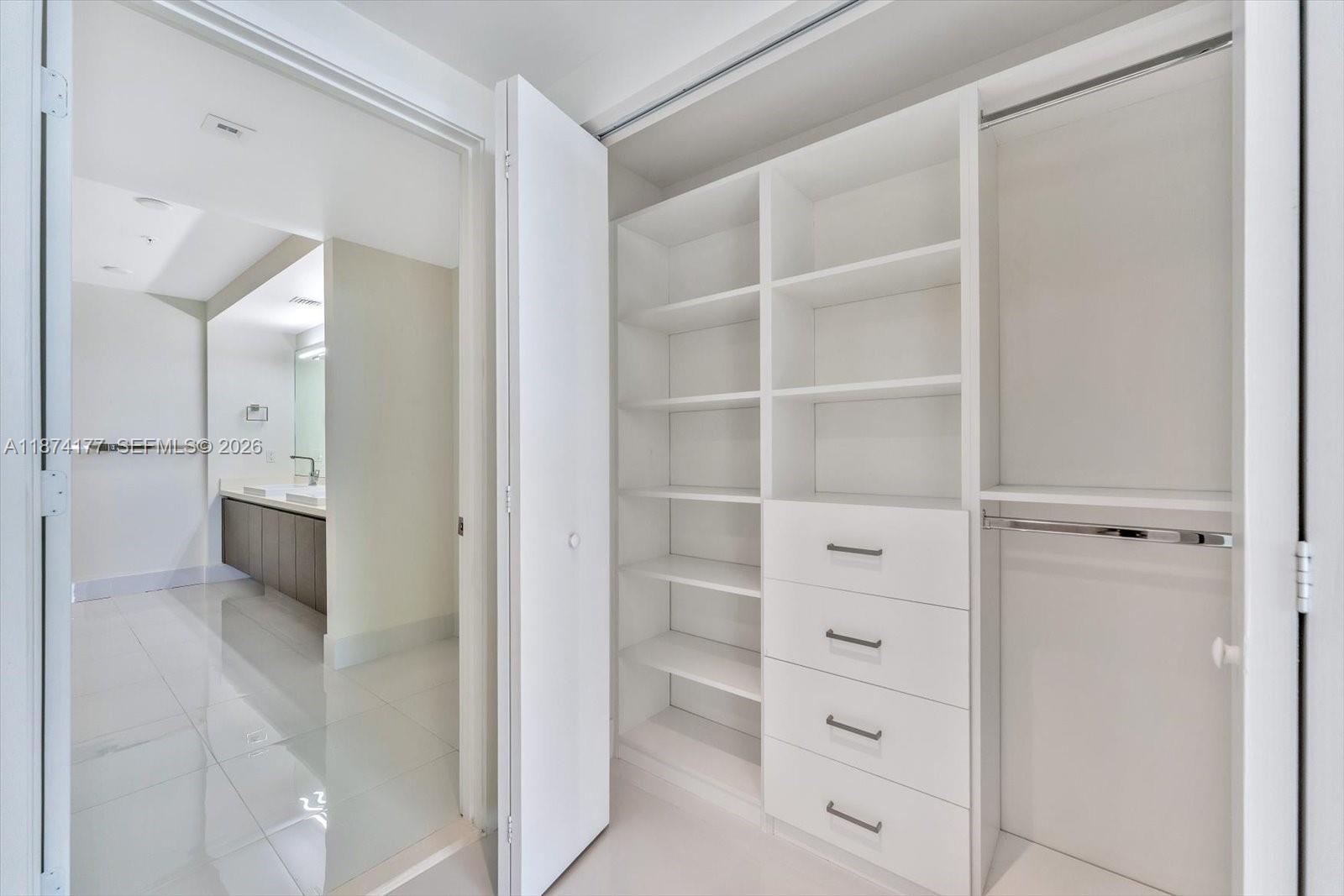PARQUE TOWERS CONDO - Residential