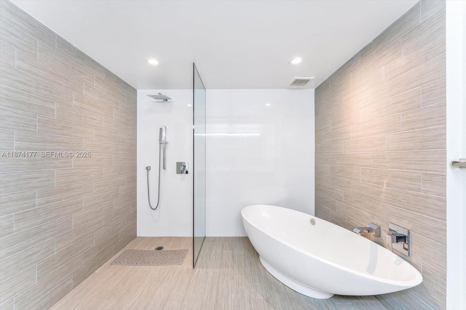 PARQUE TOWERS CONDO - Residential