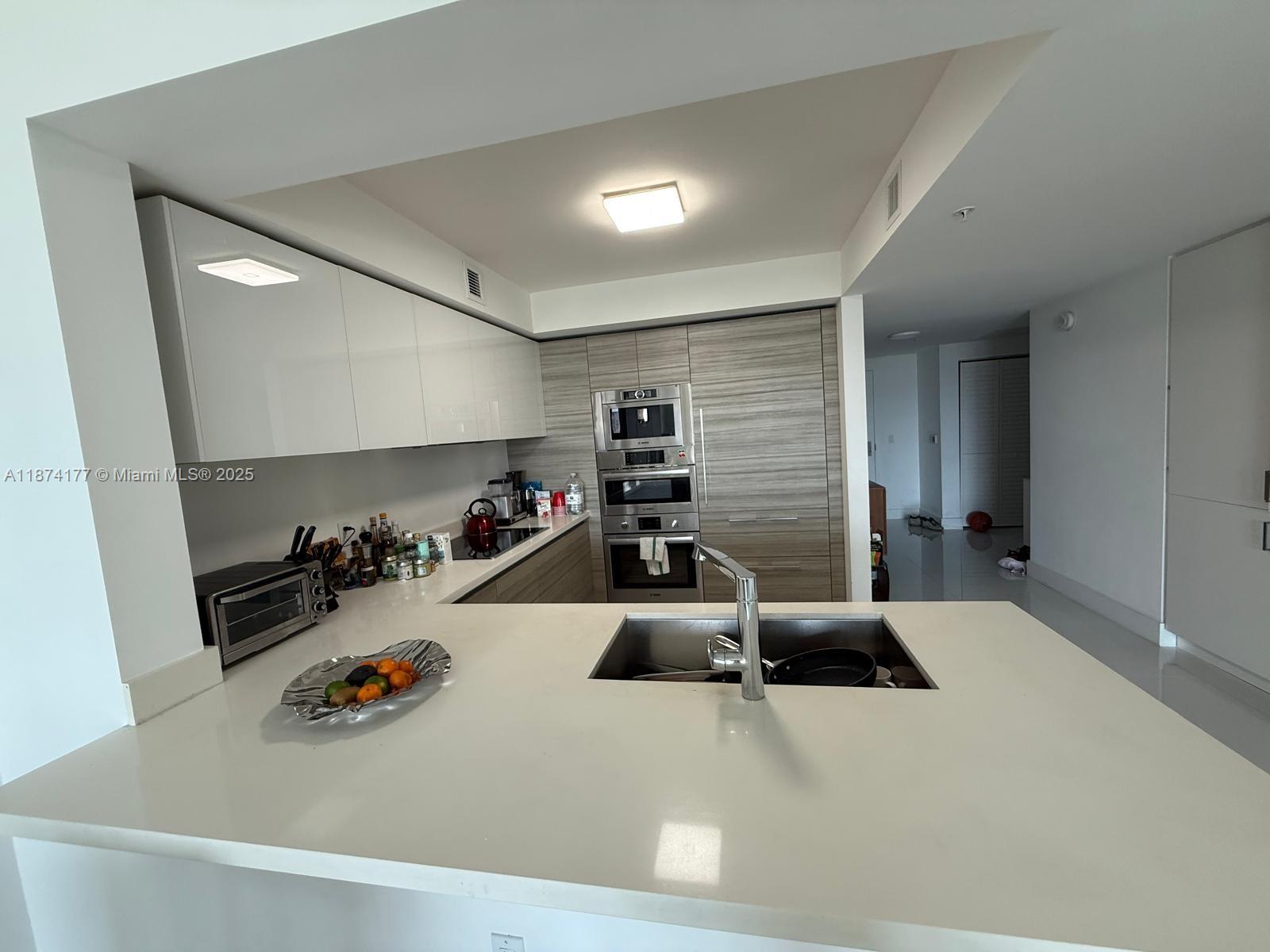 PARQUE TOWERS CONDO - Residential