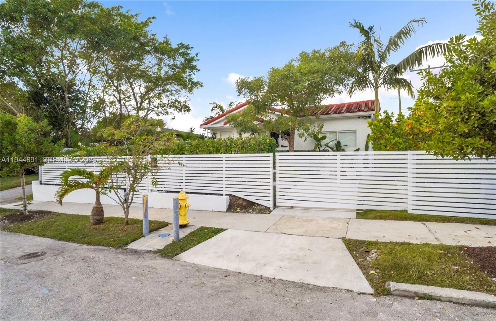 1450 SW 20th Ave -
