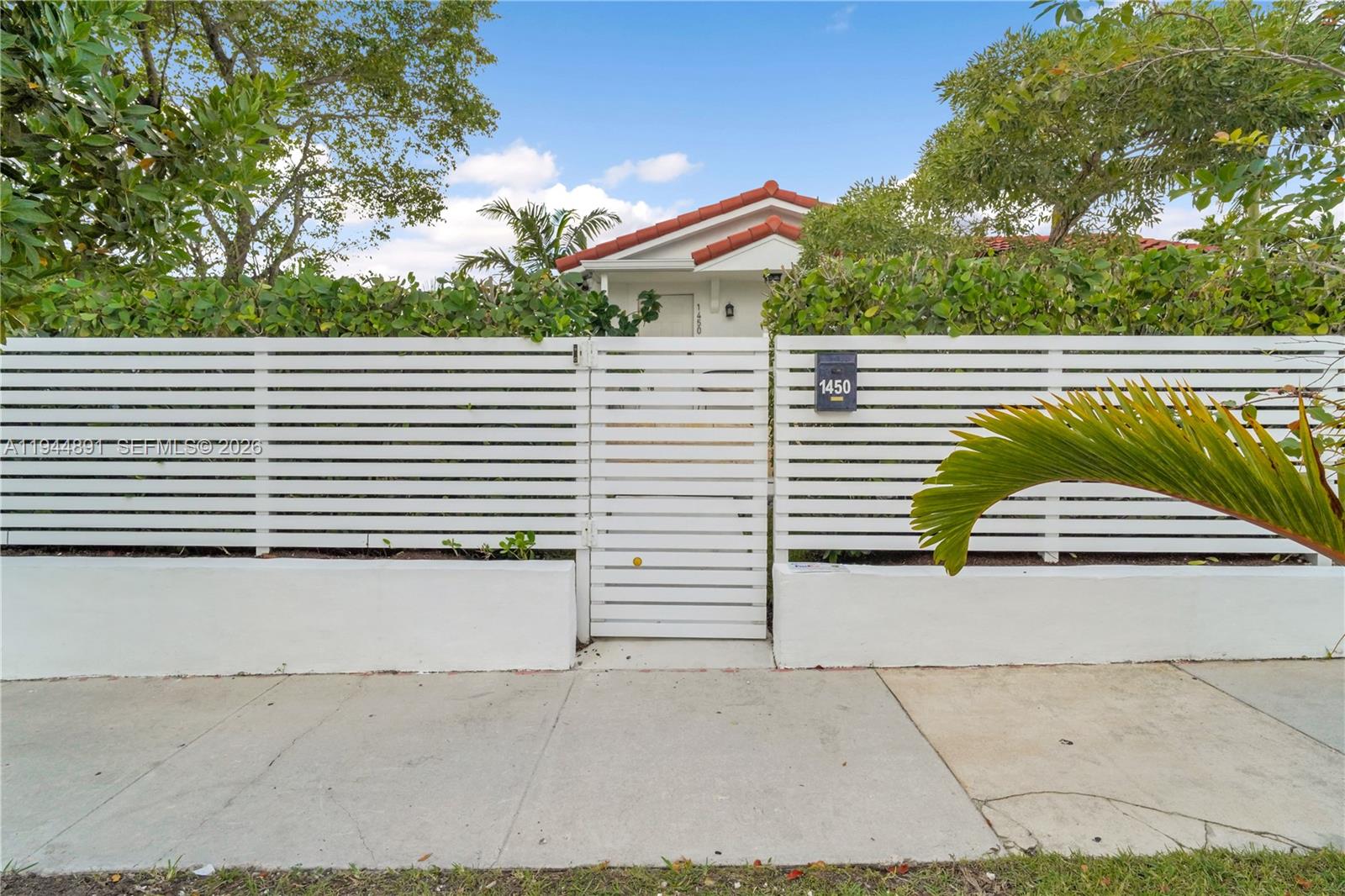 1450 SW 20th Ave -