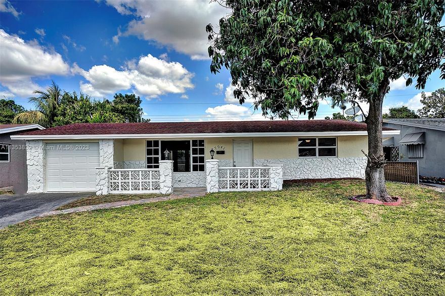 Don't miss this well maintained 3 bedroom 2 bath single family residence pool home with a fenced yard. Perfect as your first home or as an investment property. Property is in good condition.