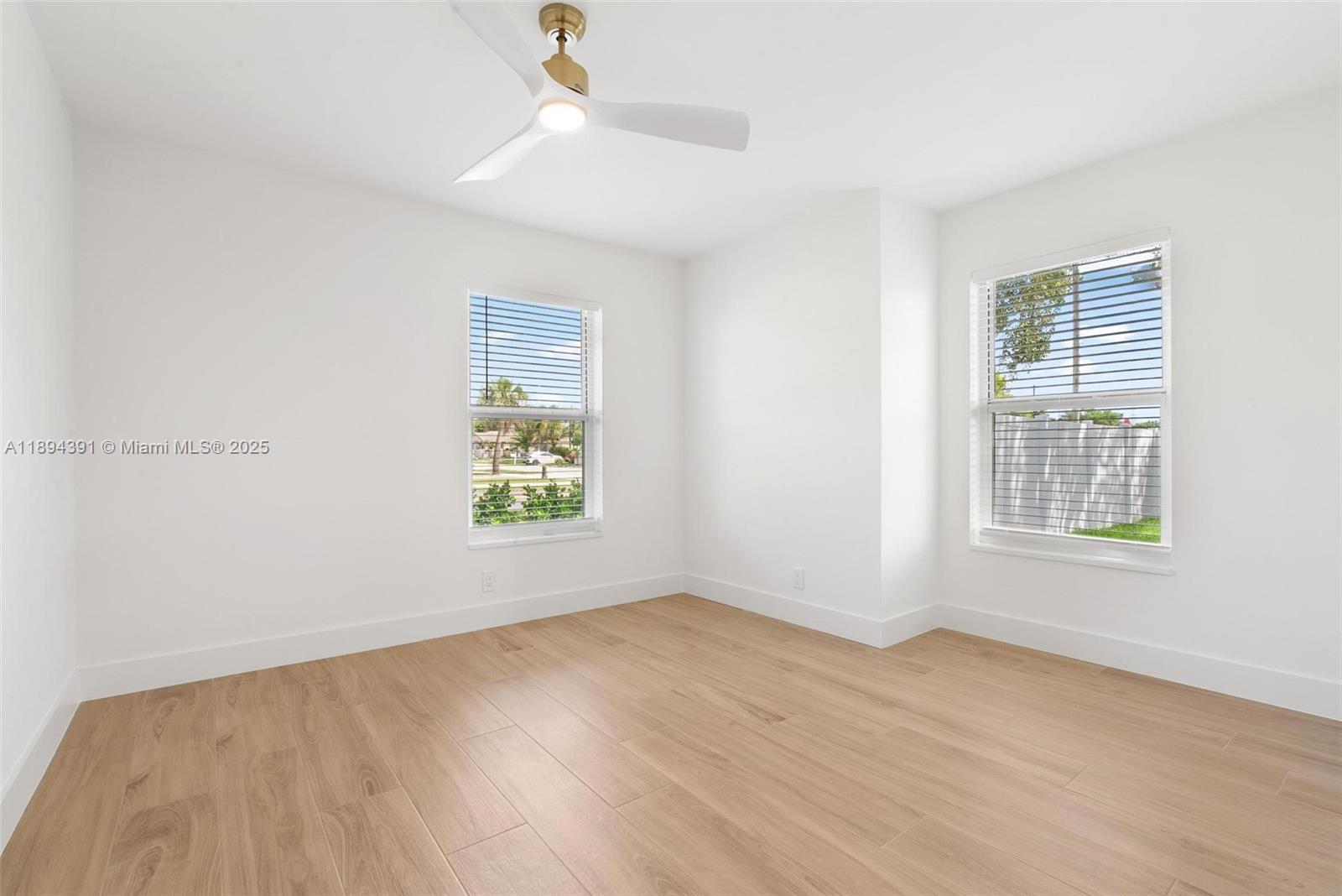 LINCOLN ATLANTIC PARK GAR - Residential