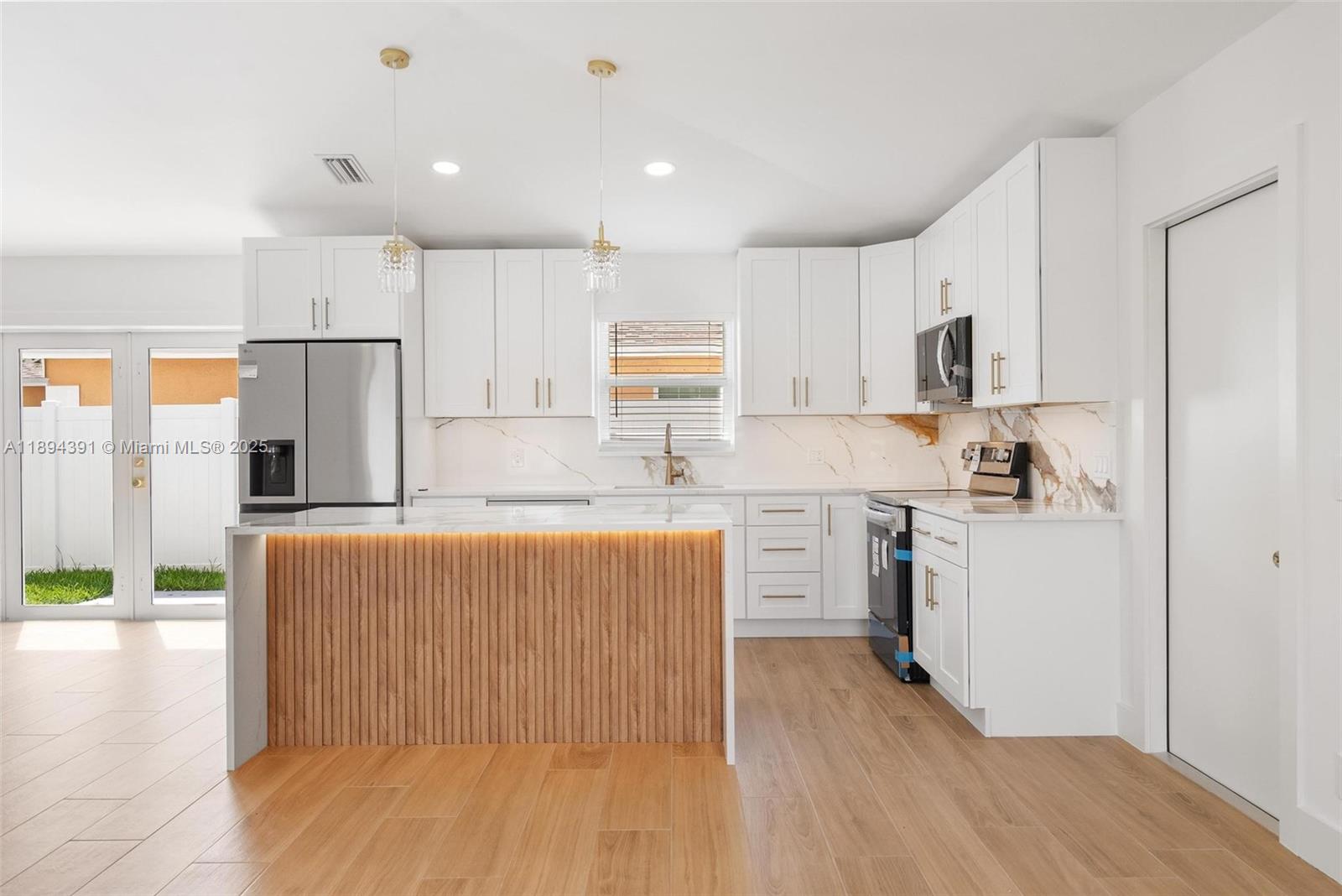 LINCOLN ATLANTIC PARK GAR - Residential