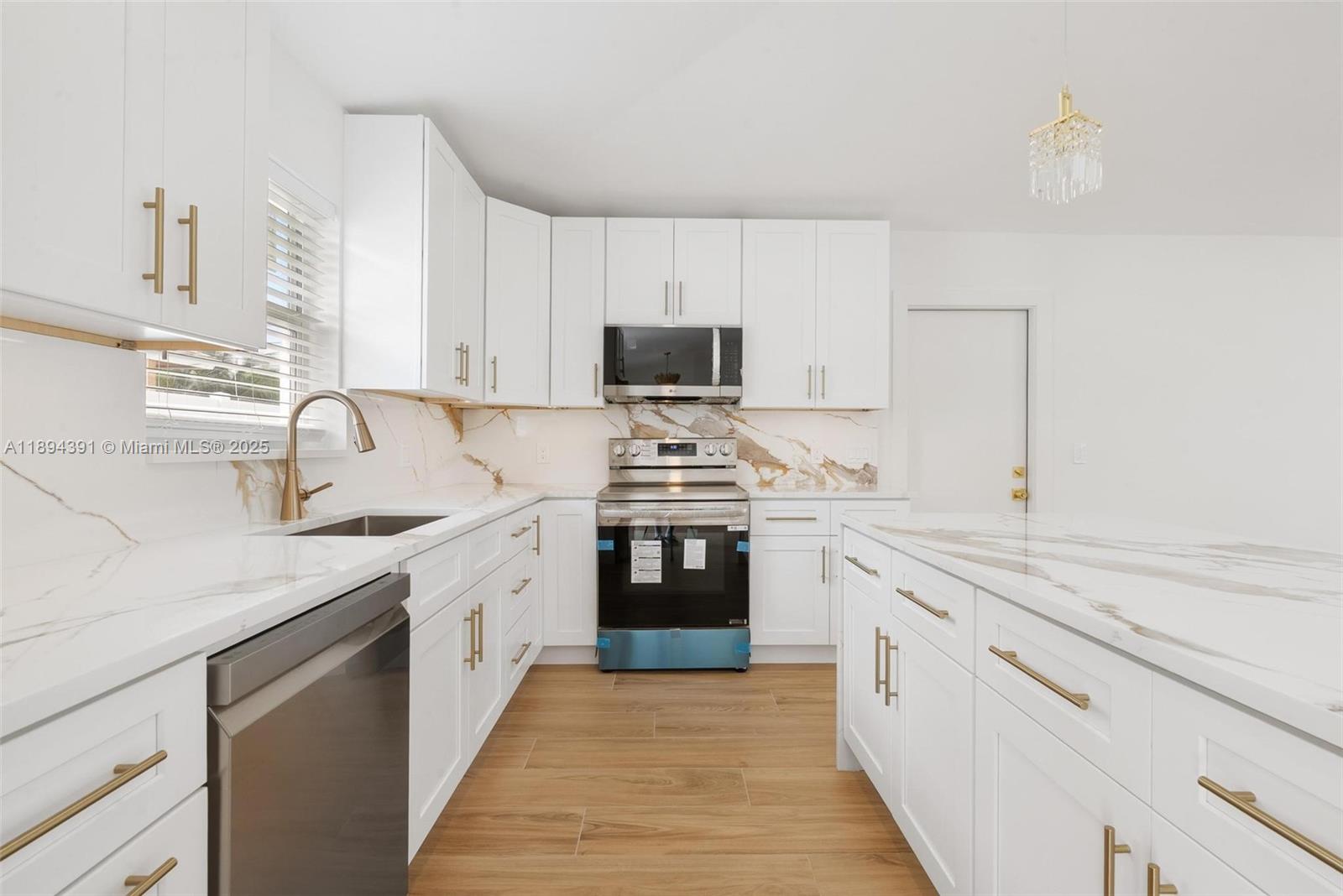 102 SW 13th Ave, Delray Beach, FL, 33444/$785,000 3 102 SW 13th Ave