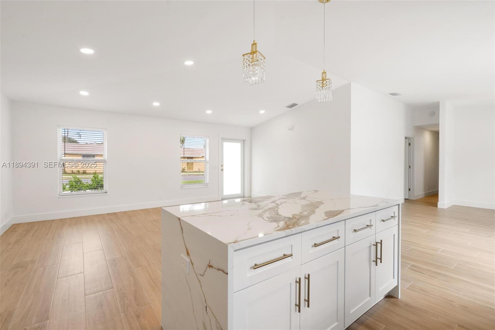 LINCOLN ATLANTIC PARK GAR - Residential