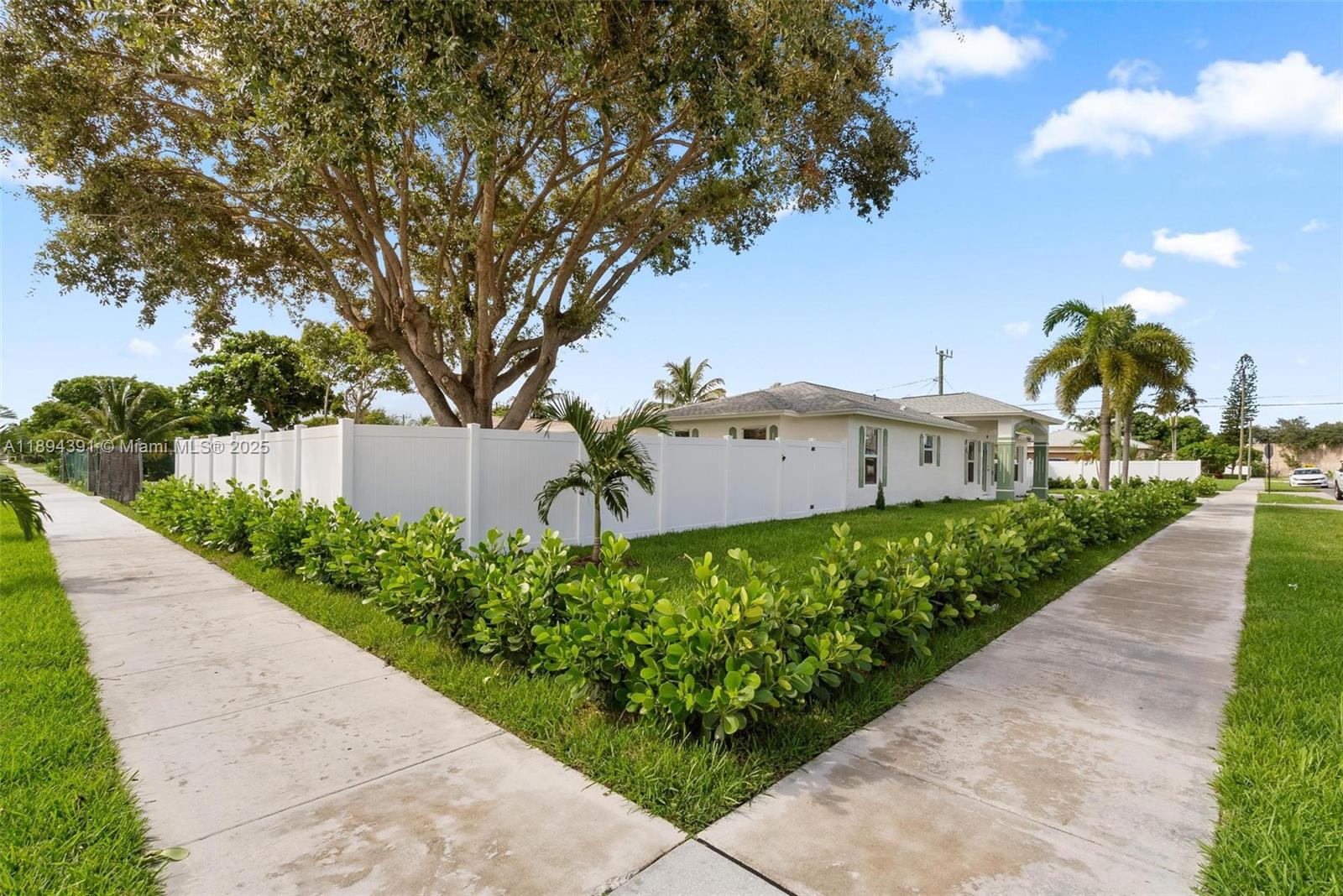 LINCOLN ATLANTIC PARK GAR - Residential