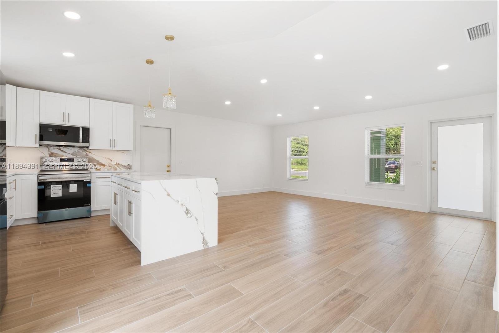 LINCOLN ATLANTIC PARK GAR - Residential