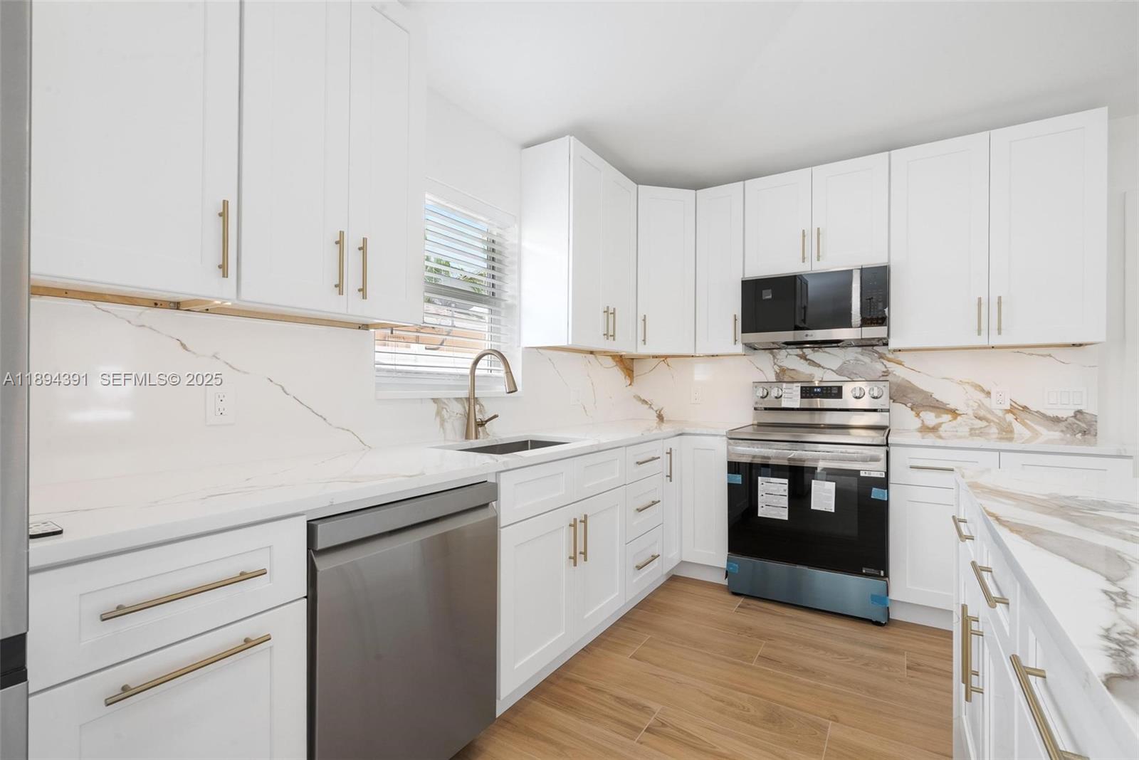 LINCOLN ATLANTIC PARK GAR - Residential