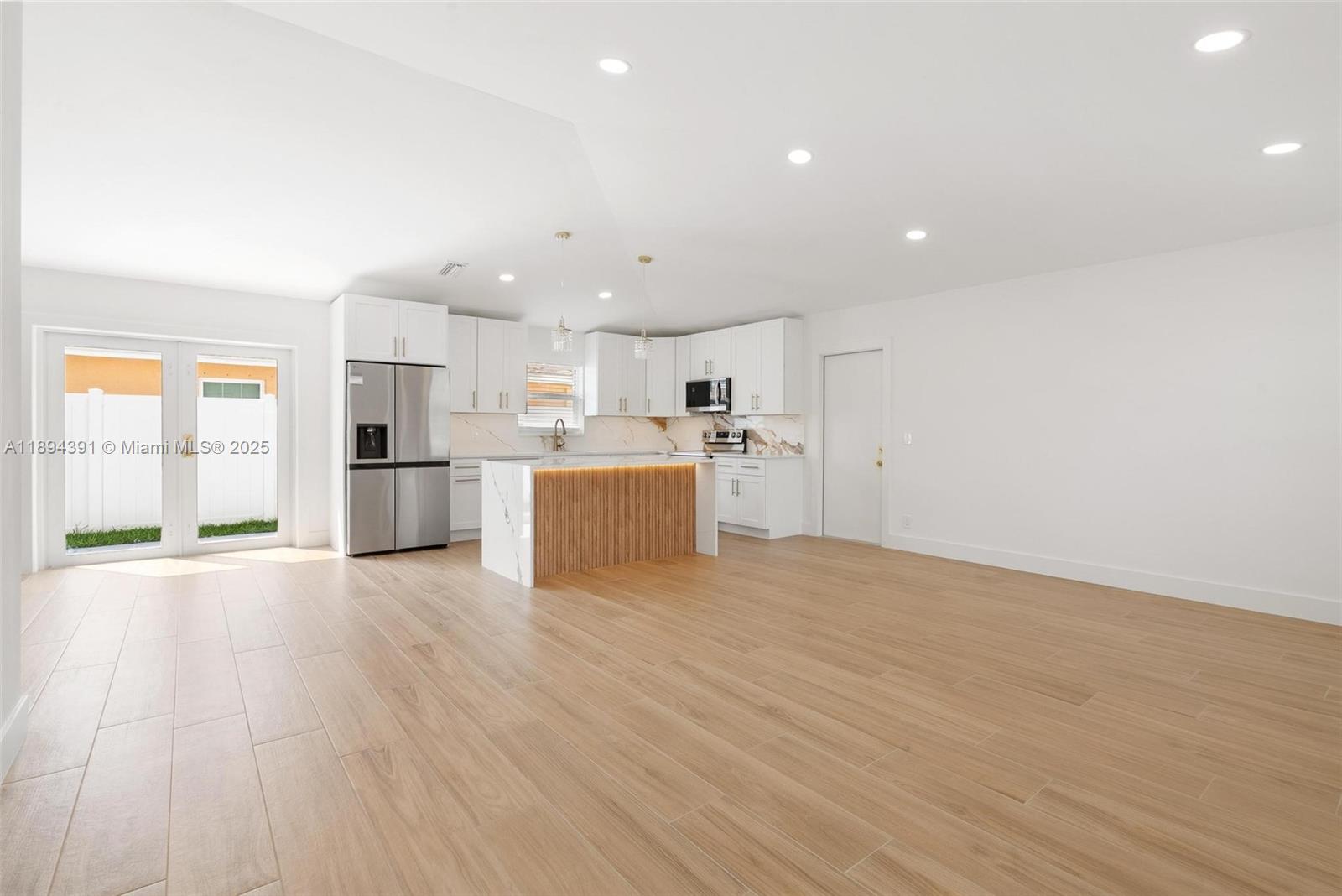 LINCOLN ATLANTIC PARK GAR - Residential