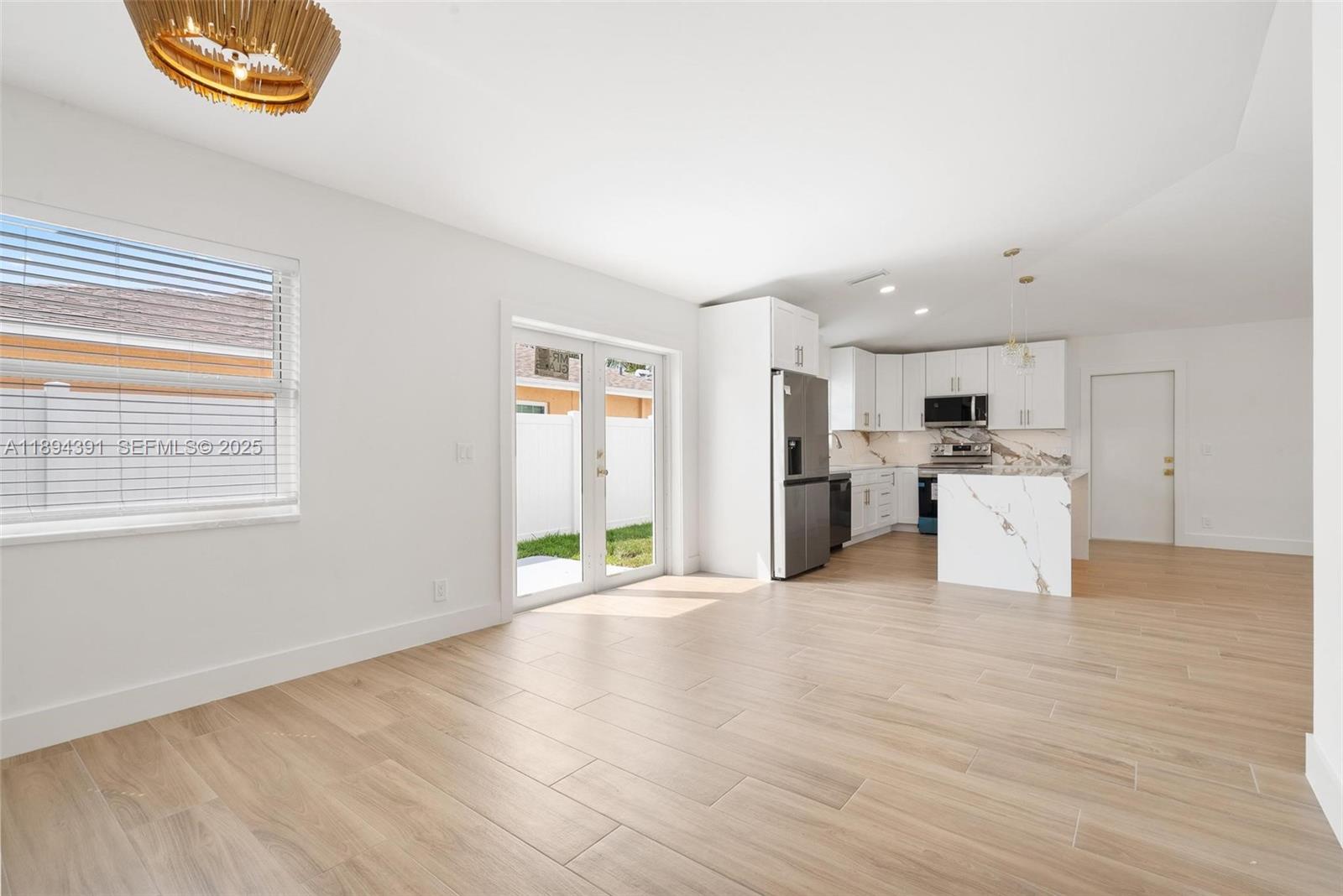 LINCOLN ATLANTIC PARK GAR - Residential