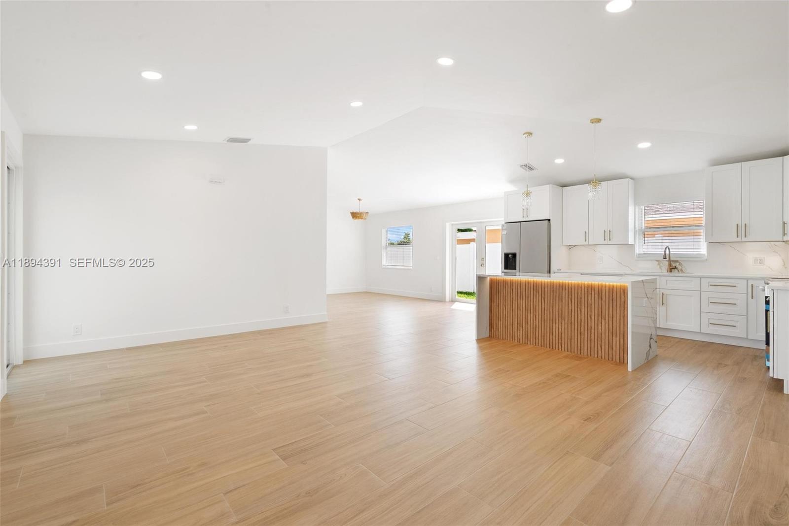 LINCOLN ATLANTIC PARK GAR - Residential