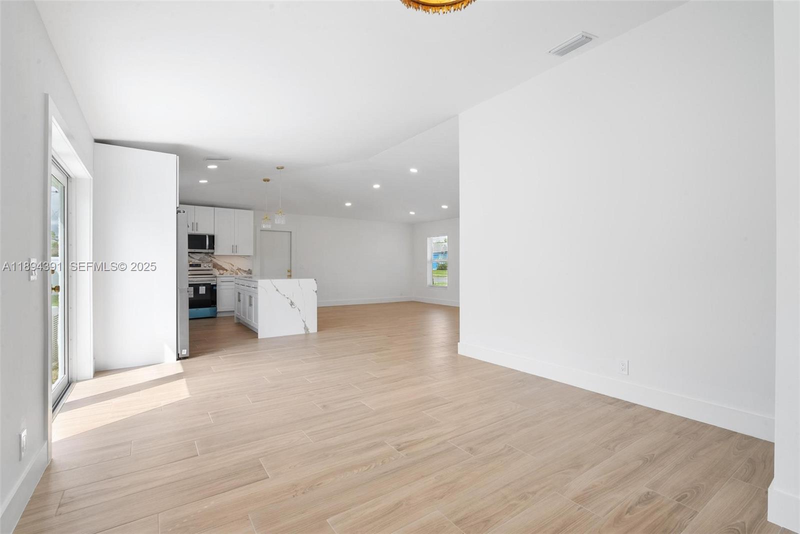 LINCOLN ATLANTIC PARK GAR - Residential