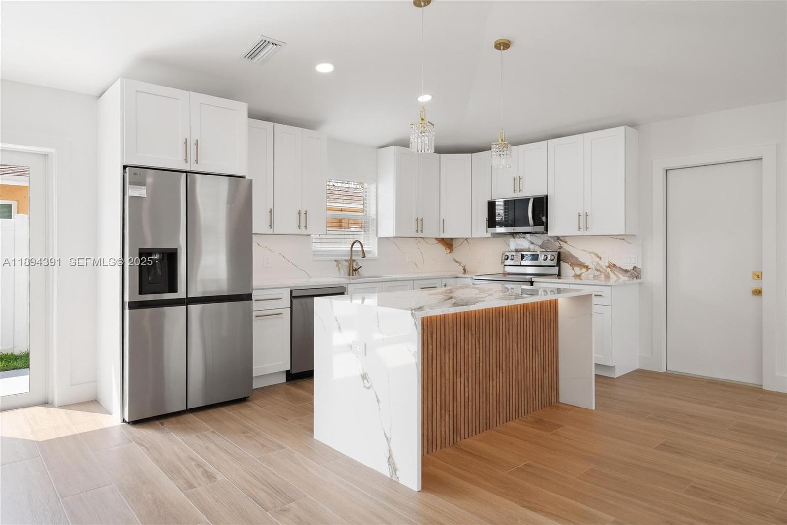 LINCOLN ATLANTIC PARK GAR - Residential