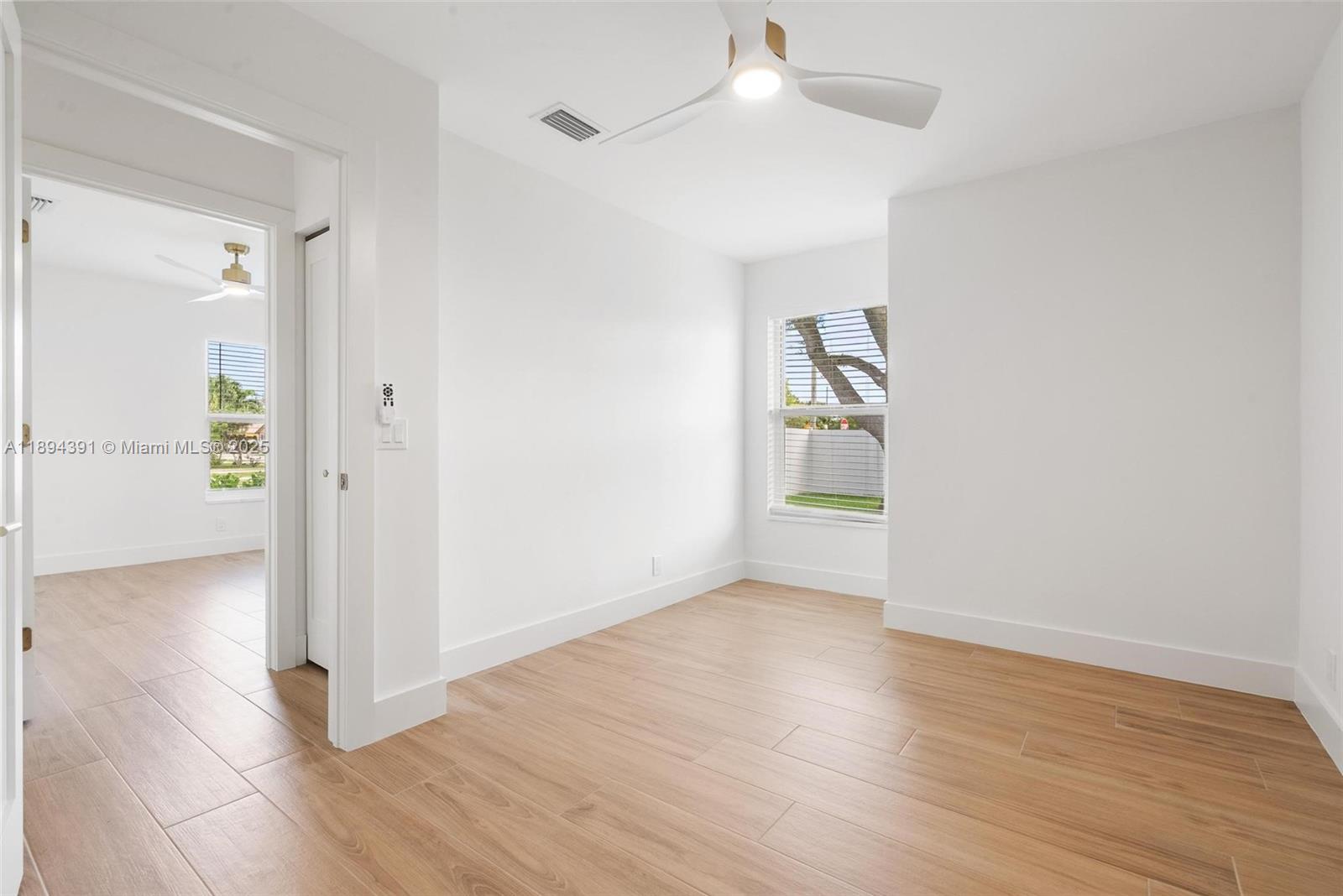 LINCOLN ATLANTIC PARK GAR - Residential