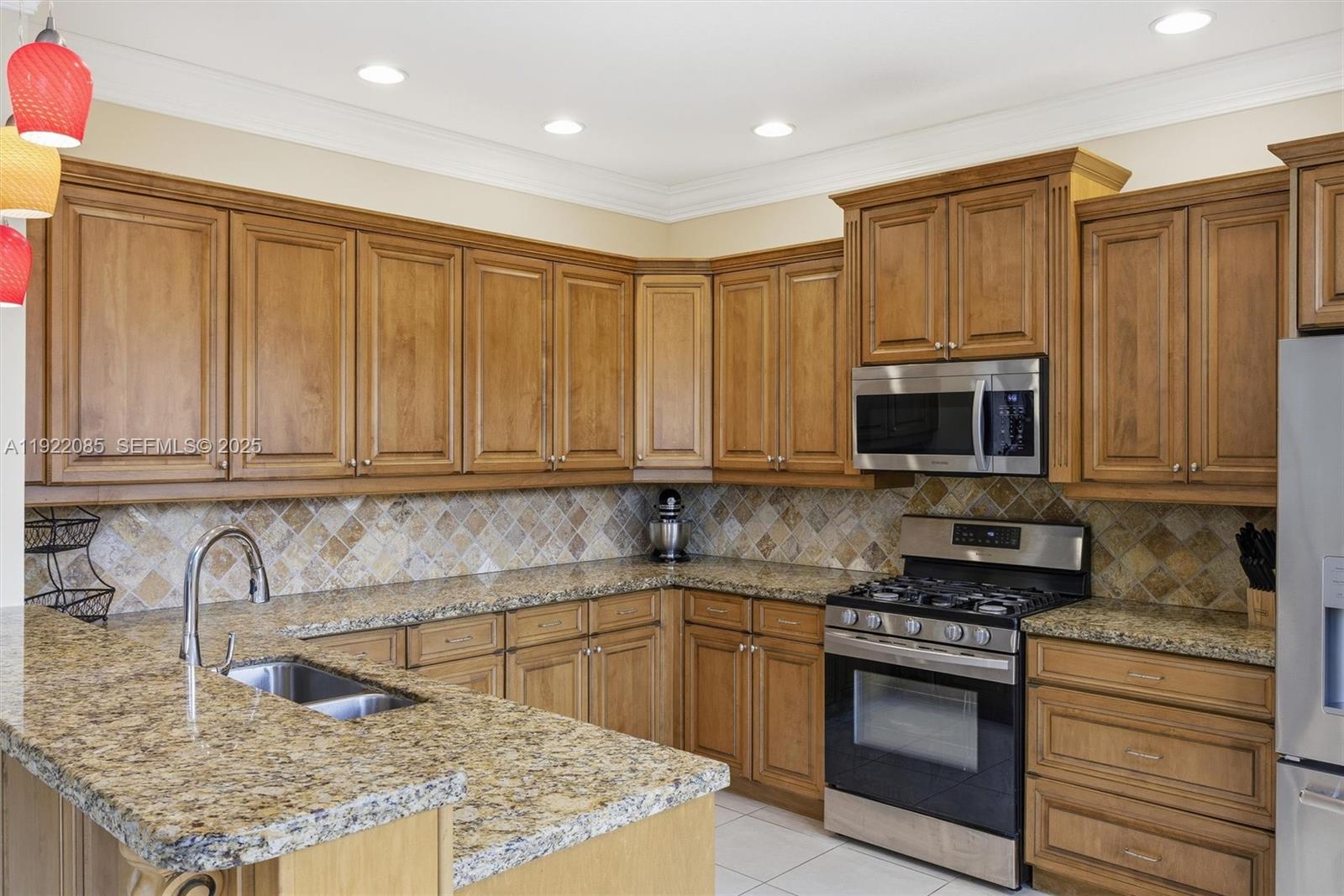 VILLA ALHAMBRA CONDO - Residential