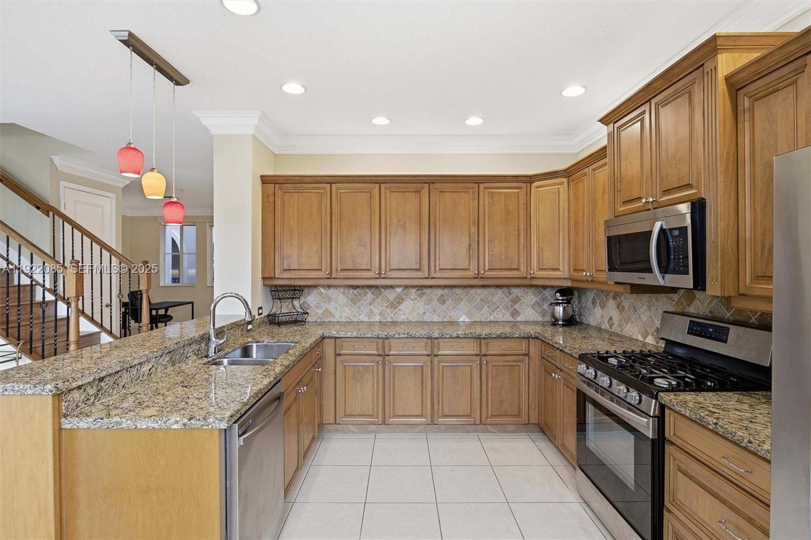 VILLA ALHAMBRA CONDO - Residential