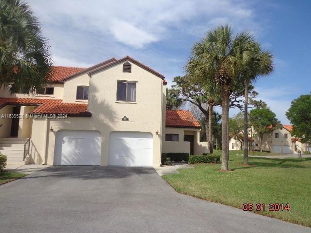 Photo of 8 Via De Casas Sur #104, Boynton Beach, FL 33426 (MLS # A11639526)