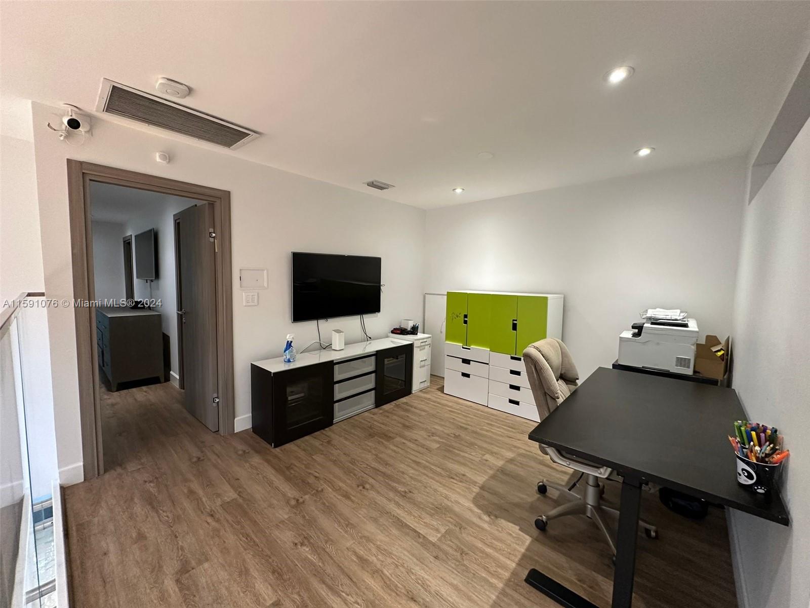 SPINNAKER BAY - Residential Lease