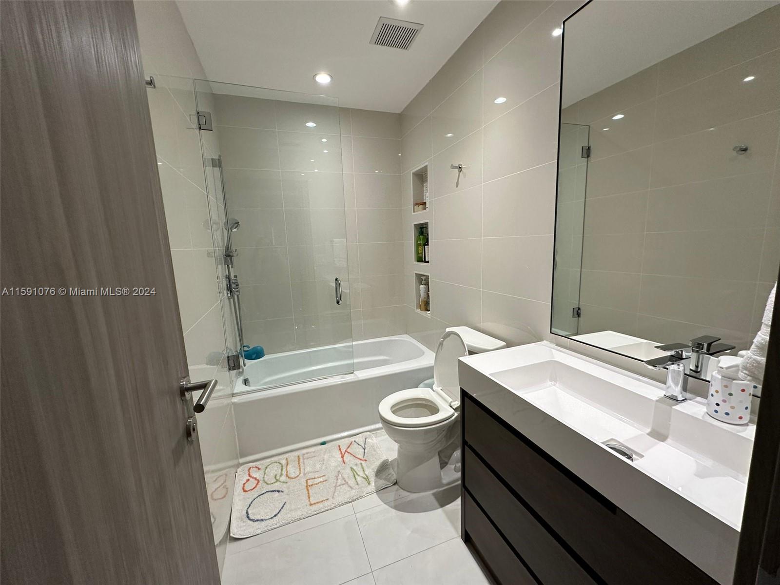 SPINNAKER BAY - Residential Lease