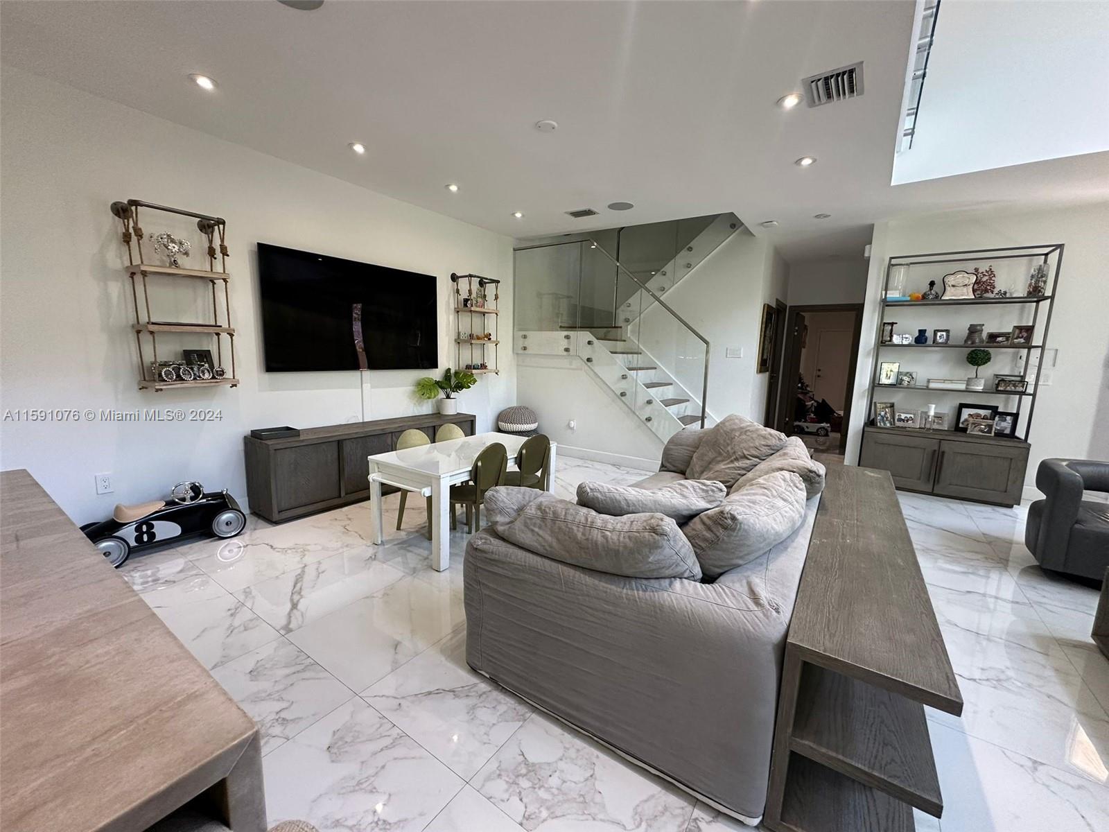 SPINNAKER BAY - Residential Lease