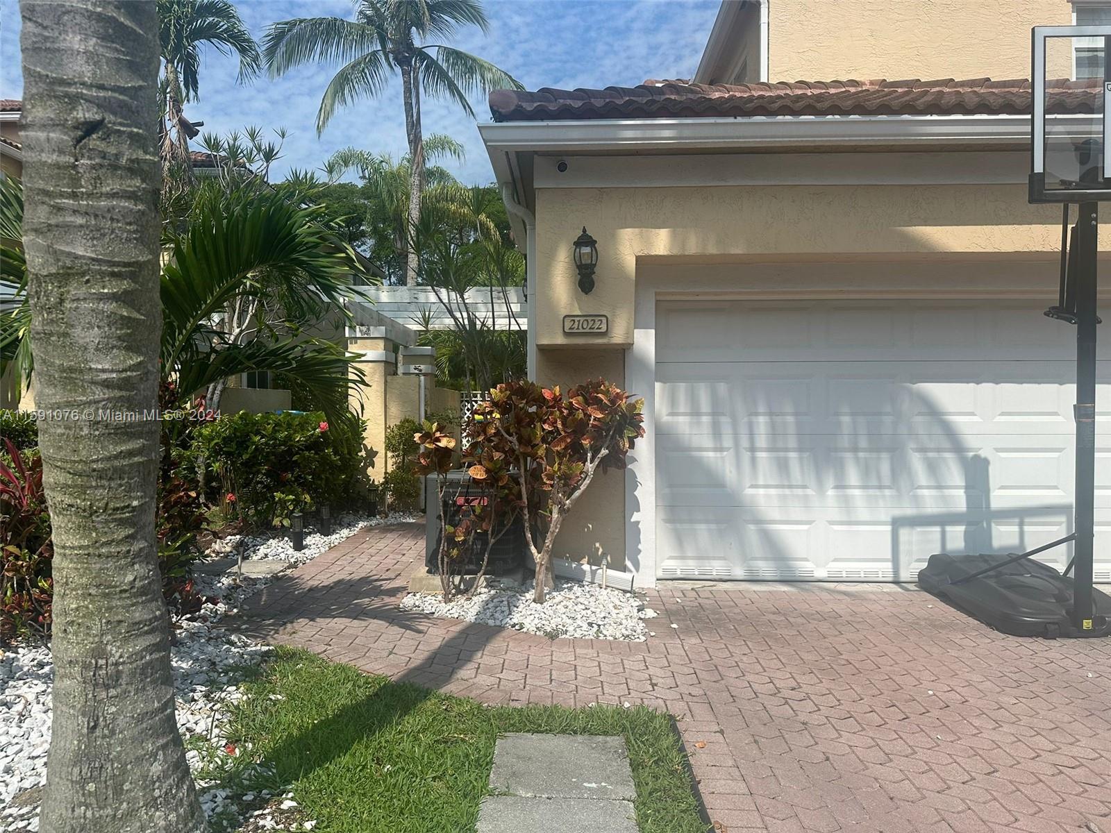 SPINNAKER BAY - Residential Lease