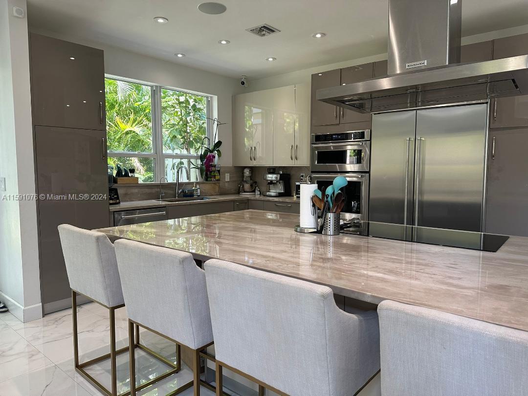 SPINNAKER BAY - Residential Lease