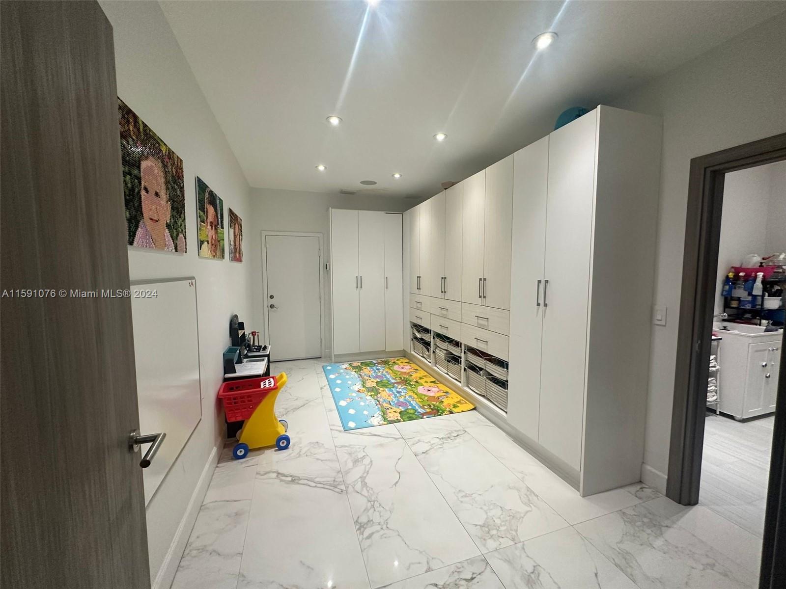 SPINNAKER BAY - Residential Lease