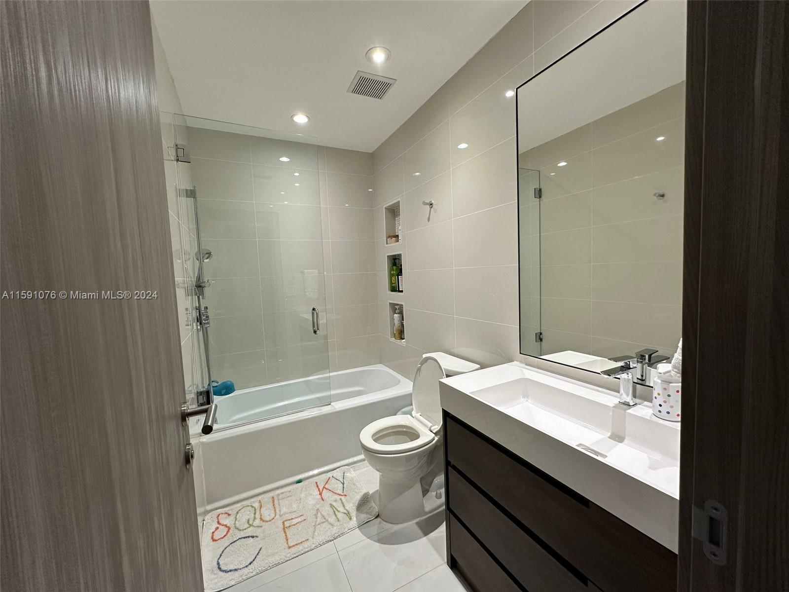 SPINNAKER BAY - Residential Lease
