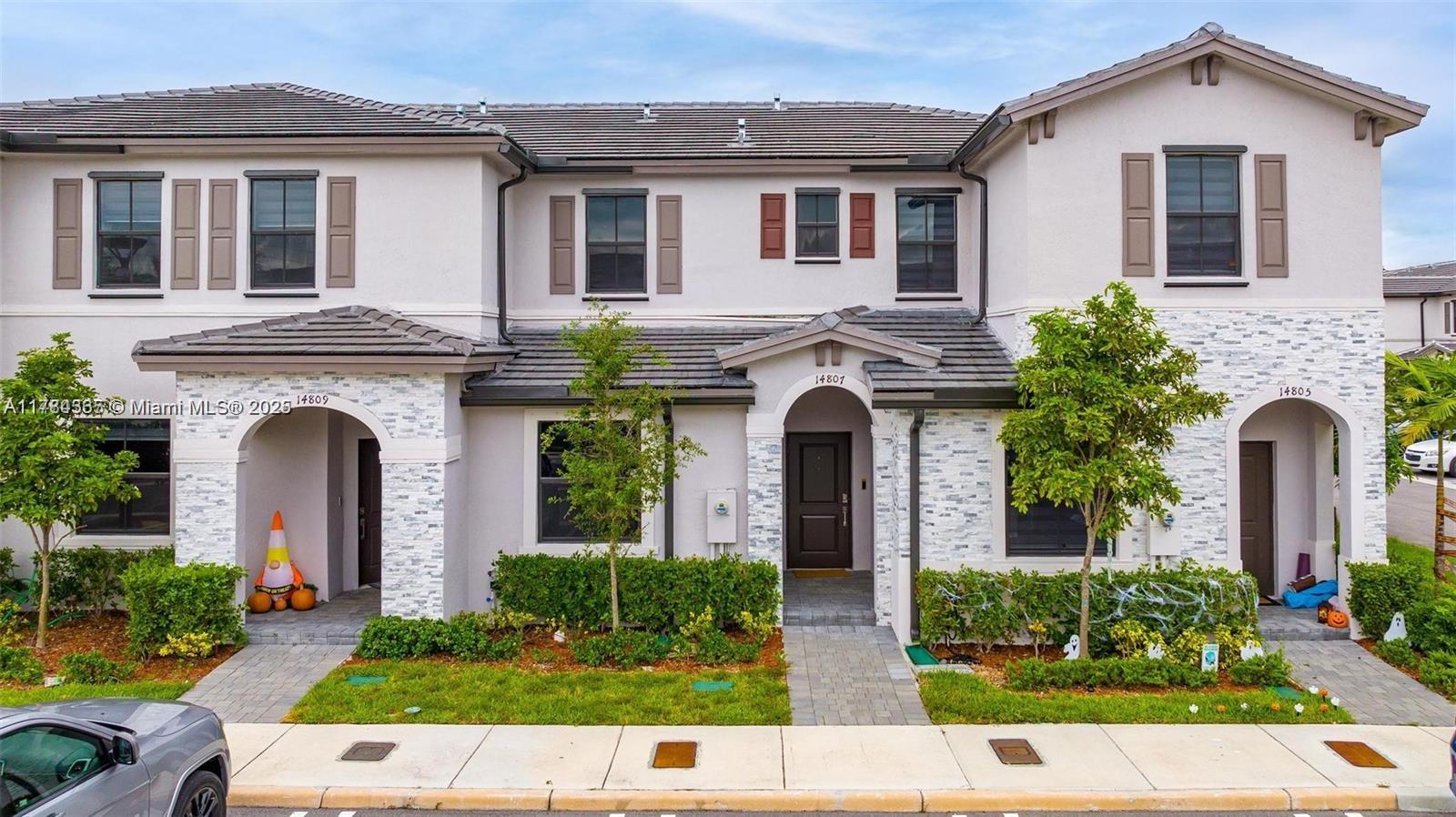 Rental Property at 14807 Sw 183rd Ter, Miami, Broward County, Florida - Bedrooms: 3 
Bathrooms: 3  - $3,000 MO.