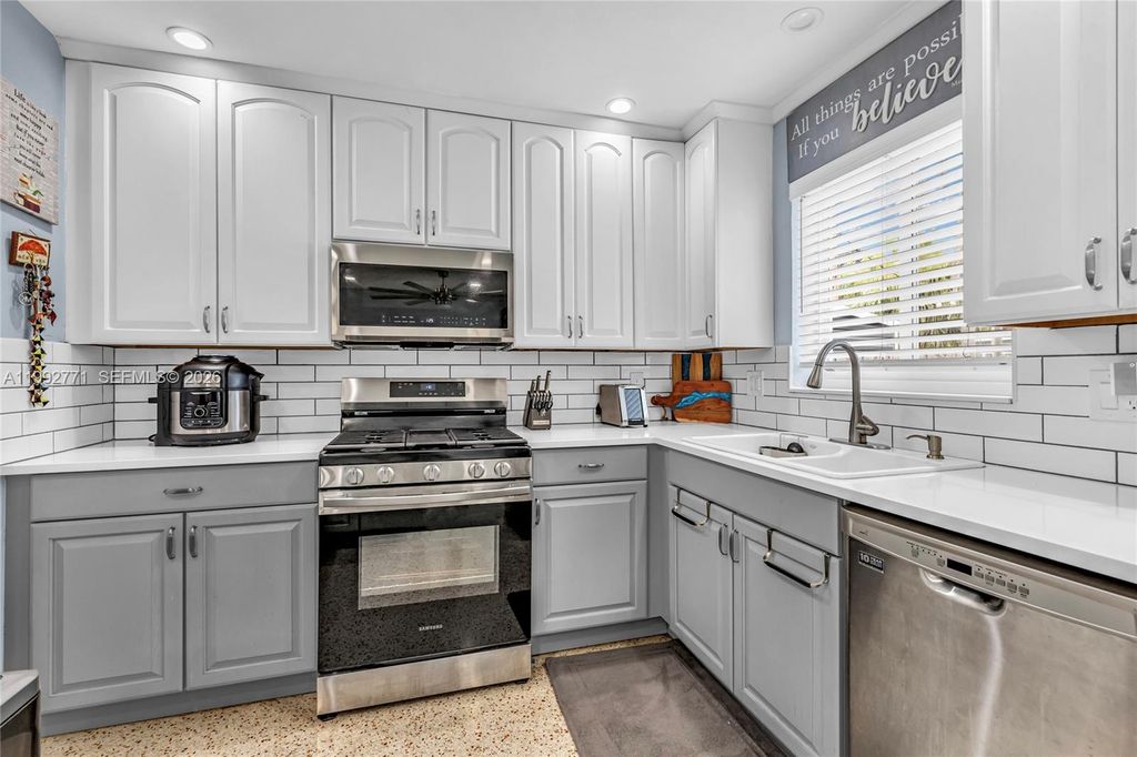 Photo of 819 N 32nd Ave, Hollywood, FL 33021 (MLS # A11992771)