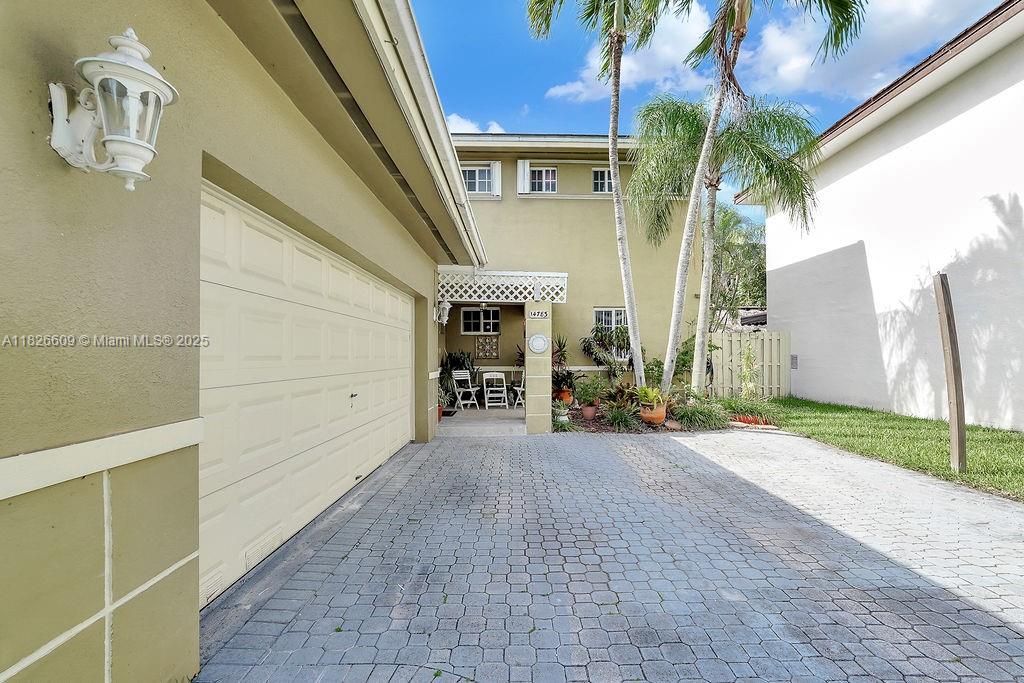 ADVENTURE HOMES - Residential