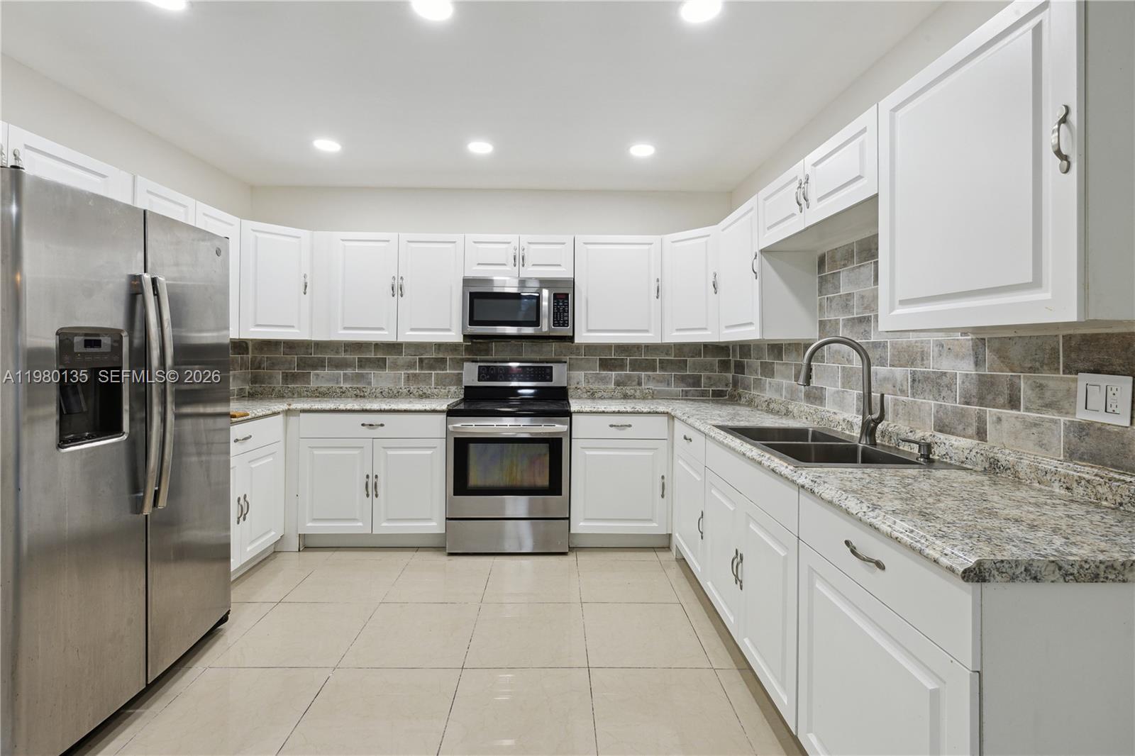 1ST ADDN TO CALISTOGA EST - Residential Lease