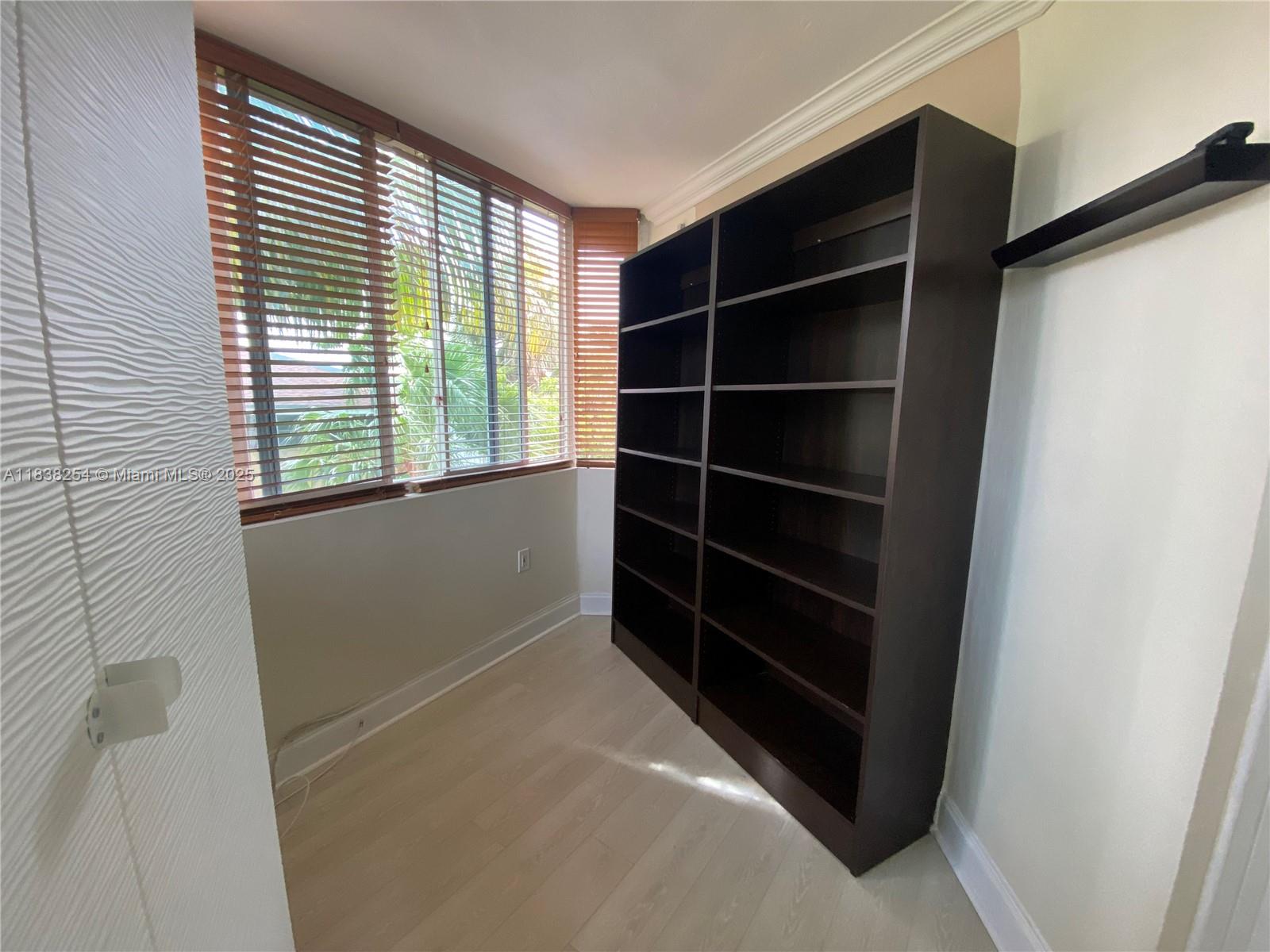 SKY LAKE GARDENS NO 3 CON - Residential