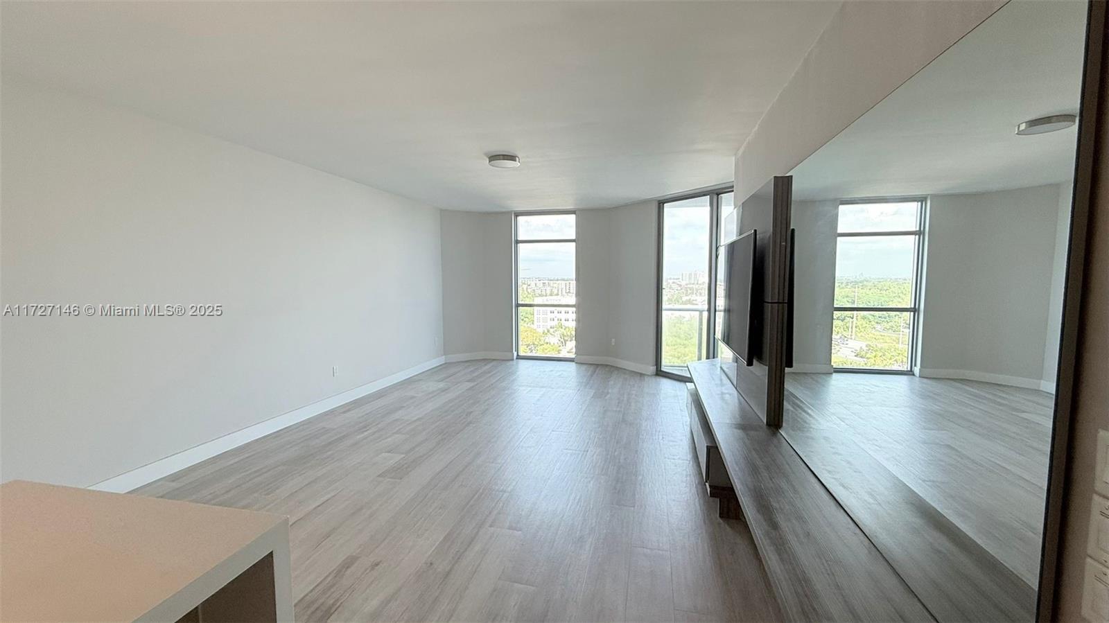 MARINA PALMS RESIDENCES - Residential