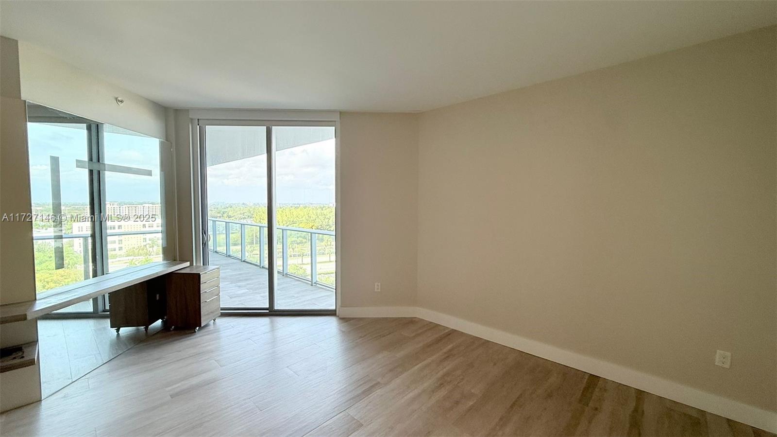 MARINA PALMS RESIDENCES - Residential