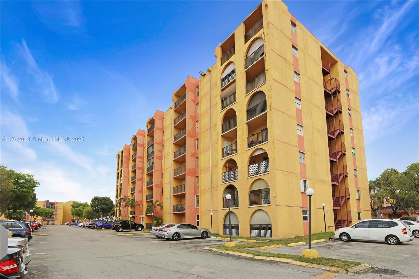 SUNSET VILLAS NO 3 CONDO - Residential
